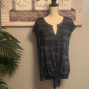 ♥️Lucky Brand Woman’s Distressed Lightweight Top Size M